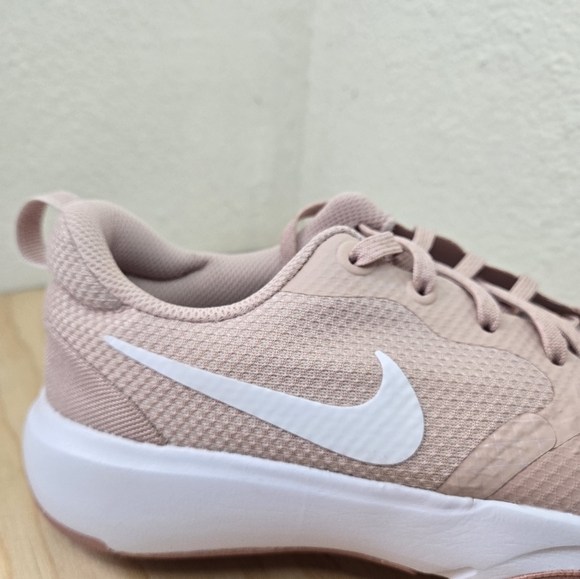 Womens NIKE CITY REPUBLIC TRAINING Pink Oxford/Barely Rose DA1351 604 - Picture 6 of 8